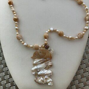 Mother of pearls & pearls necklace 20"